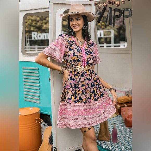 Printed V-Neck Short Sleeve Dress - Picture 3 of 7